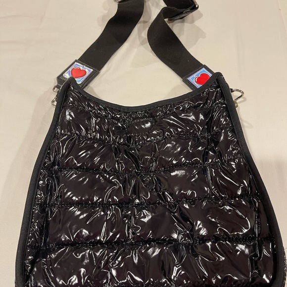 Ah-dorned shiny puffer bag with adorable heart adjustable strap - Picture 2 of 4